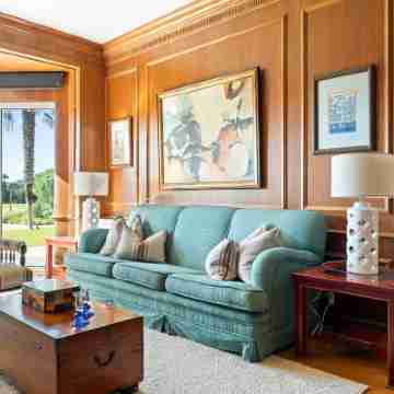 Fairview Villa by Cadenzalux Rooms