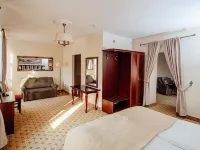 Hotel Zamek Gniew Hotels near Dobre Gady: Wystawa zwierząt egzotycznych