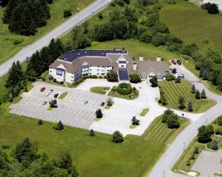 Black Bear Inn, Ascend Hotel Collection Отели в г. Ороно