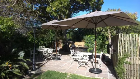 Wild Olive Guest House Отели рядом с достопримечательностью «Southern Suburbs»