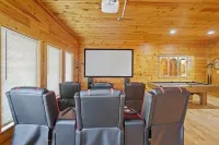 Stunning Mountain Cabin w Hot Tub