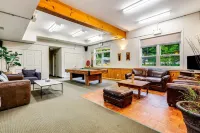Muskoka Waterfront Retreat Hotels in Lake of Bays