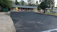 Jumping Frog Motel - parking