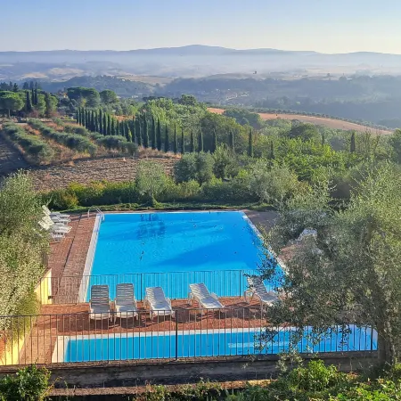 House with Private Garden in the Crete Senesi