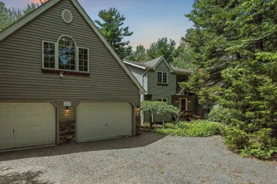 Tranquil Waterside by Avantstay Lakefront + Dock, Game Room, Views Hotels in Coolbaugh Township