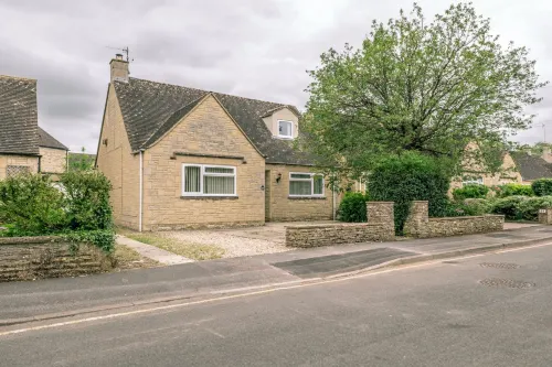 Bright & Spacious 3 Bd in the Centre of Bourton! Hotels in Bourton-on-the-Water
