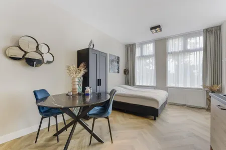 Novallure Short Stay Apartments Отели в г. Зутермер