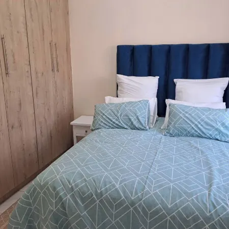 Hazel Haven 2 Guest House Отели рядом с достопримечательностью «Торговый центр West End Centre»