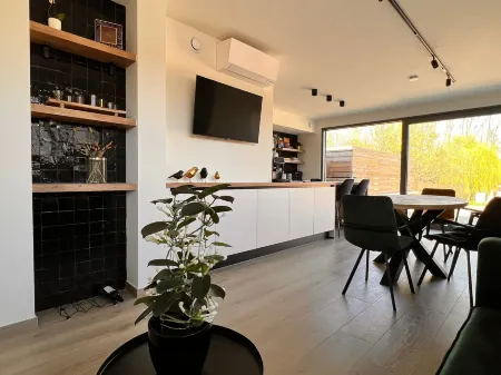 Inova Guesthouse - Comfort Room with Private Bathroom and Access to Shared Facilities