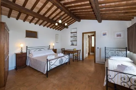 Agriturismo Podere l'Aione Отели в г. Скансано