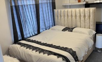 Captivating 4-Bed House in Wakefield