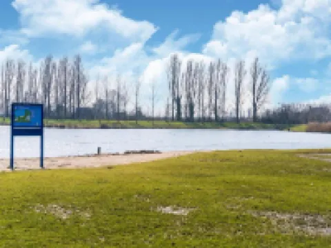 Bungalow in South Holland With Private Jetty Hotels in Simonshaven