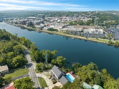 Lake Shore Landing For 20! Отели в г. Скотт Тауншип