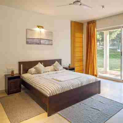 Golf View Home by Stayjade Rooms