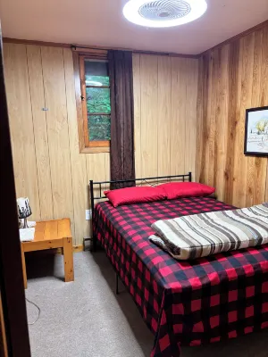 Lakefront Hideaway Resort Hotels near Balsam Lake Provincial Park