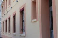 Hotel Jenner - Cho phép mang theo thú cưng