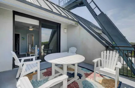 423 C Shipwatch by Avantstay Ocean Views Community Pool Close to Beach