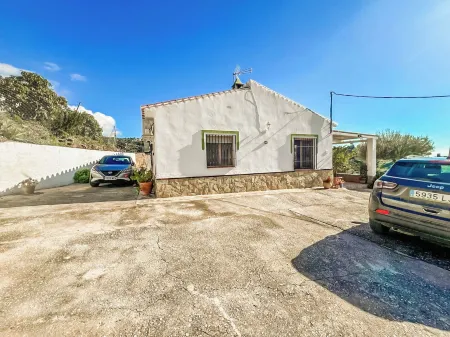 Stunning Private Villa with Sea Views, Pool, and Sun-Drenched Terrace Отели рядом с достопримечательностью «Mirador Barranco del Rio Higueron»