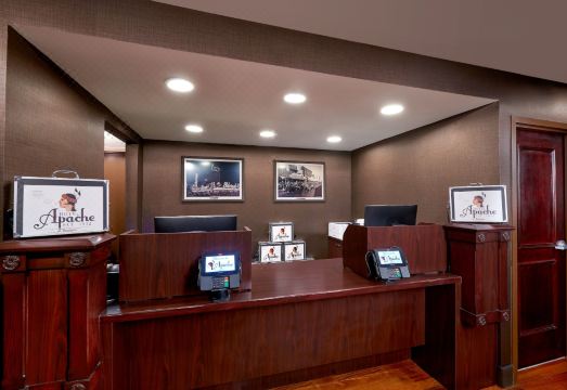 4. 호텔 아파치..