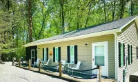 Harbor Hideway is a cozy, romantic gem minutes away from Jamestown Marina! - 3-Star