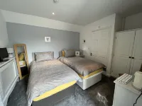 The Ship Inn - Self Catering Accommodation Hotels in Newnham