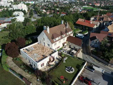 La Bonbonniere, Sure Hotel Collection by Best Western Отели в г. Cete-d'Or