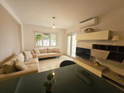 Beachfront Sion Sarande Apartment Hotel a 