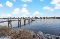 Luxury waterfront home with breathtaking views in Barrington - 4 stjerner