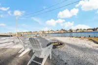 Luxury waterfront home with breathtaking views in Barrington - 4 stjerner