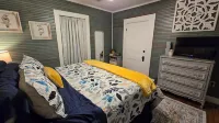 Charming Bungalow in Downtown Andrews I Explore-Shop-Eat