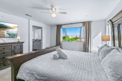 12 Beds,Pool table,Ping Pong,Volleyball+Basketball