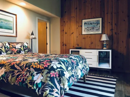 Good Hart Beach Cottage on 100' of Private Beach on Lake Michigan Hotel a Emmet County