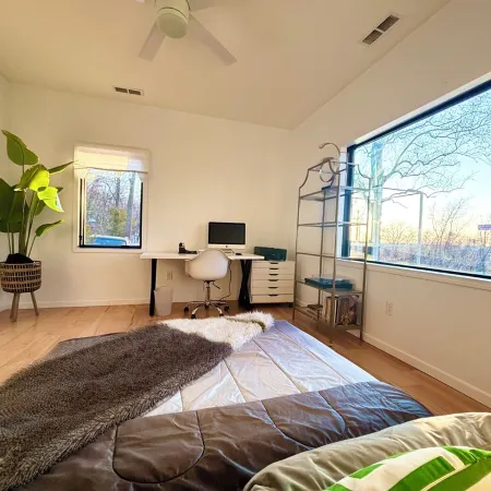Arch View Luxury Home:Private Hottub, Pool,Sauna,Free Wine&Brkfst.5 Min from Stl