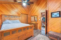 Cozy 4-bedroom cabin with jacuzzi hot tub. Overlooking ski /mnt bike slopes.