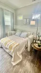 Cozy Private Suite in Cultural District! Walk to Mass St. ~ 5 min to KU Campus