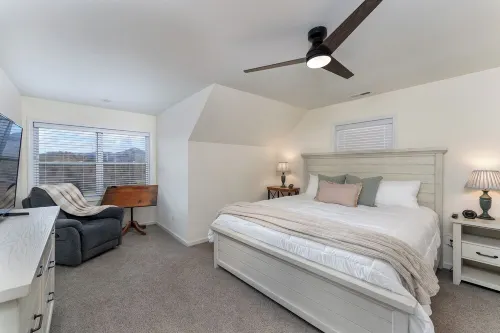 Majestic Mtn & Valley Views, Hot Tub+Fire Pit, Fireplace, Grill, 30 Mins to Avl!