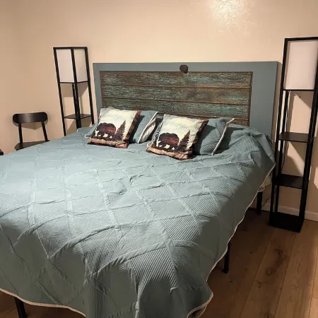 Escape to a world of Komfort in our Kozy 2 Bedroom 1 Bathroom Kabin