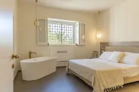 Villa Galeone Stylish design & infinity pool 16mx4m Ostuni