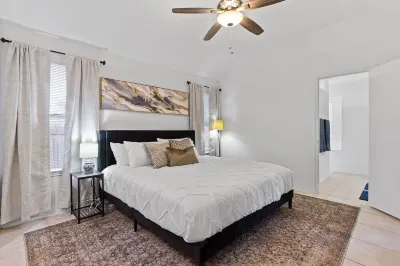 Your House! King Bed 65' TV, Near Kalahari, Local Host + Large Deck