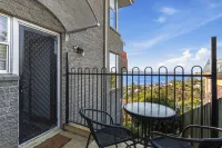 Spectacular Views - One Bedroom Unit - Free Parking - Free Wifi