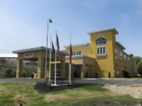La Quinta Inn & Suites by Wyndham Knoxville Papermill Hotels near University of Tennessee