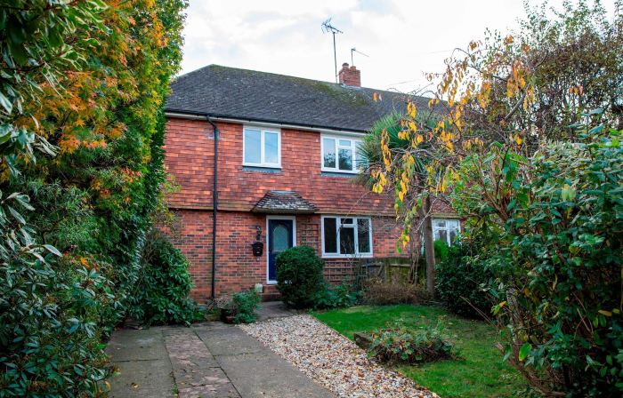 Hassocks Hideaway with Parking Garden