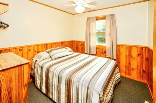 3BR Lakefront Cabin with WiFi & Private Docks