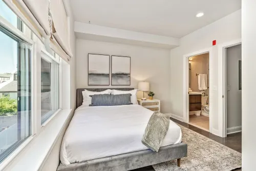 Trendy Fishtown 2B/2.5B w/ Parking & Roof Deck!