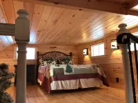 Cozy Cabin in Pittsburg NH Village - DIRECT SNOWMOBILE & ATV TRAIL ACCESS