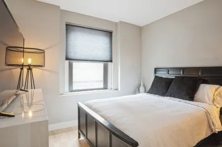 Cozy 1-bedroom condo in the heart of Des Moines Отели рядом с достопримечательностью «Грэйтер Де-Мойн Ботаникал Гарден»