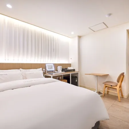 Urban Hotel Отели рядом с достопримечательностью «Авиа База Осен»