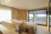 廊開河畔度假村