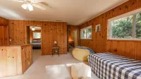 Lake, Hot Tub, Baby & Toddler Friendly, Walk to Town
