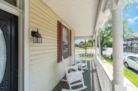 Gettysburg Home sleeps 10 with parking and Game Room.  Just off the square.